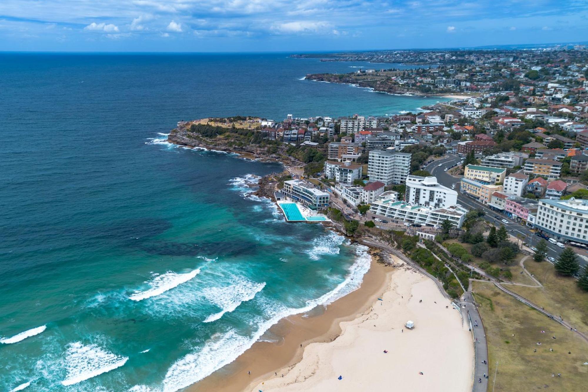 Luxe 2br With Smart Tv Steps From Bondi Apartment
